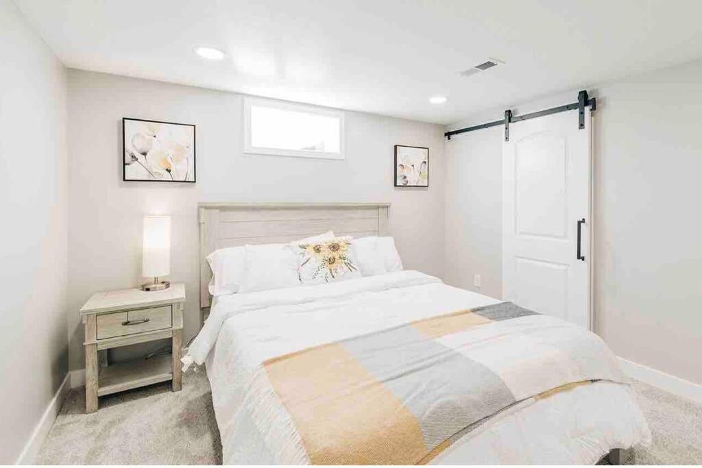 Beautiful Luxury Home Freshly Renovated With Big Yard, Seating & Grill Pad Cottage Grove Exterior photo