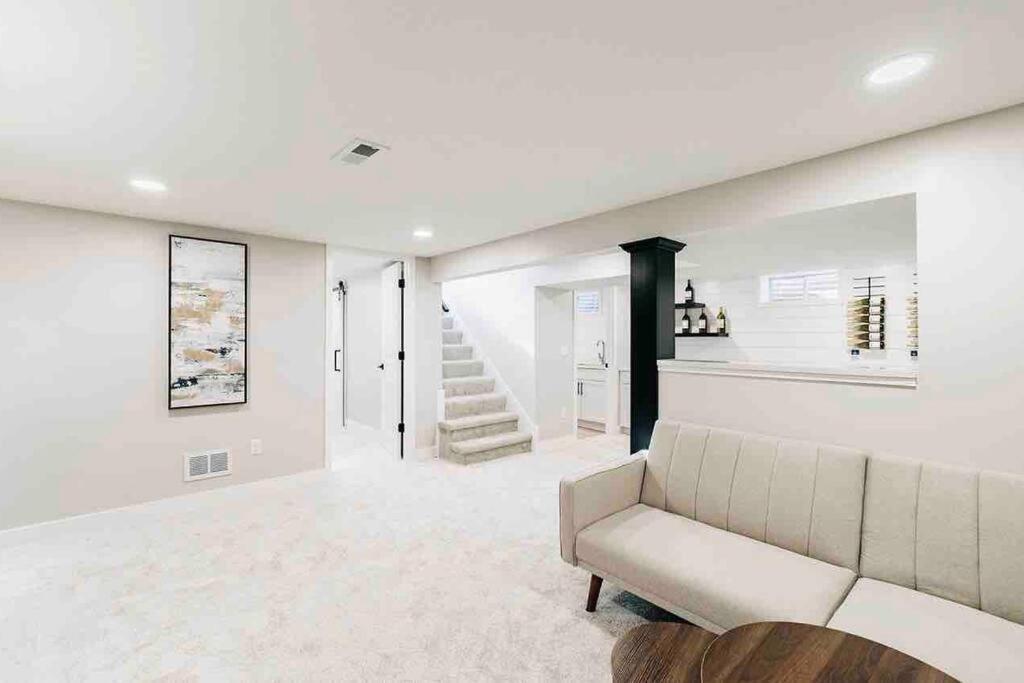 Beautiful Luxury Home Freshly Renovated With Big Yard, Seating & Grill Pad Cottage Grove Exterior photo
