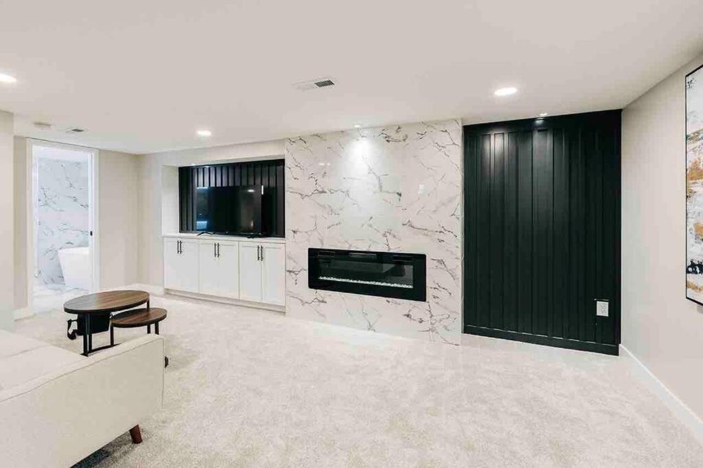 Beautiful Luxury Home Freshly Renovated With Big Yard, Seating & Grill Pad Cottage Grove Exterior photo