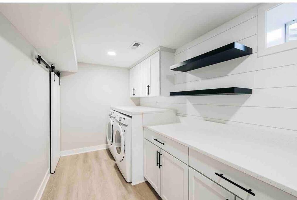 Beautiful Luxury Home Freshly Renovated With Big Yard, Seating & Grill Pad Cottage Grove Exterior photo