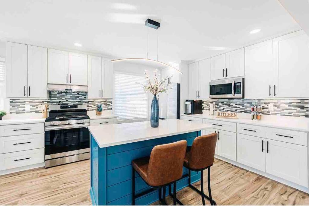 Beautiful Luxury Home Freshly Renovated With Big Yard, Seating & Grill Pad Cottage Grove Exterior photo