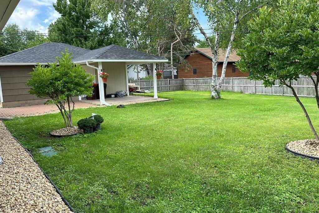 Beautiful Luxury Home Freshly Renovated With Big Yard, Seating & Grill Pad Cottage Grove Exterior photo