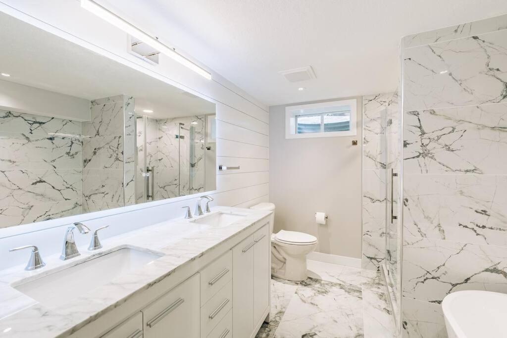 Beautiful Luxury Home Freshly Renovated With Big Yard, Seating & Grill Pad Cottage Grove Exterior photo