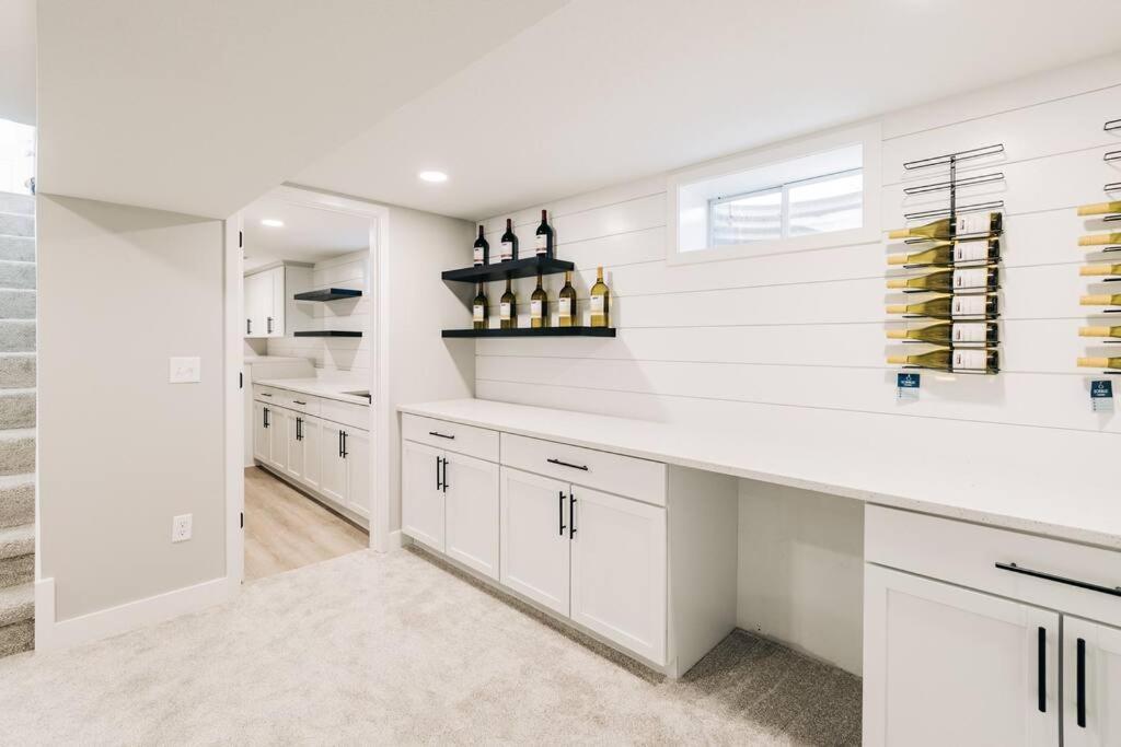 Beautiful Luxury Home Freshly Renovated With Big Yard, Seating & Grill Pad Cottage Grove Exterior photo